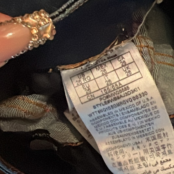 Guess denim jeans. Size 26. Sexy Curve mid rise skinny jeans. - Picture 4 of 6